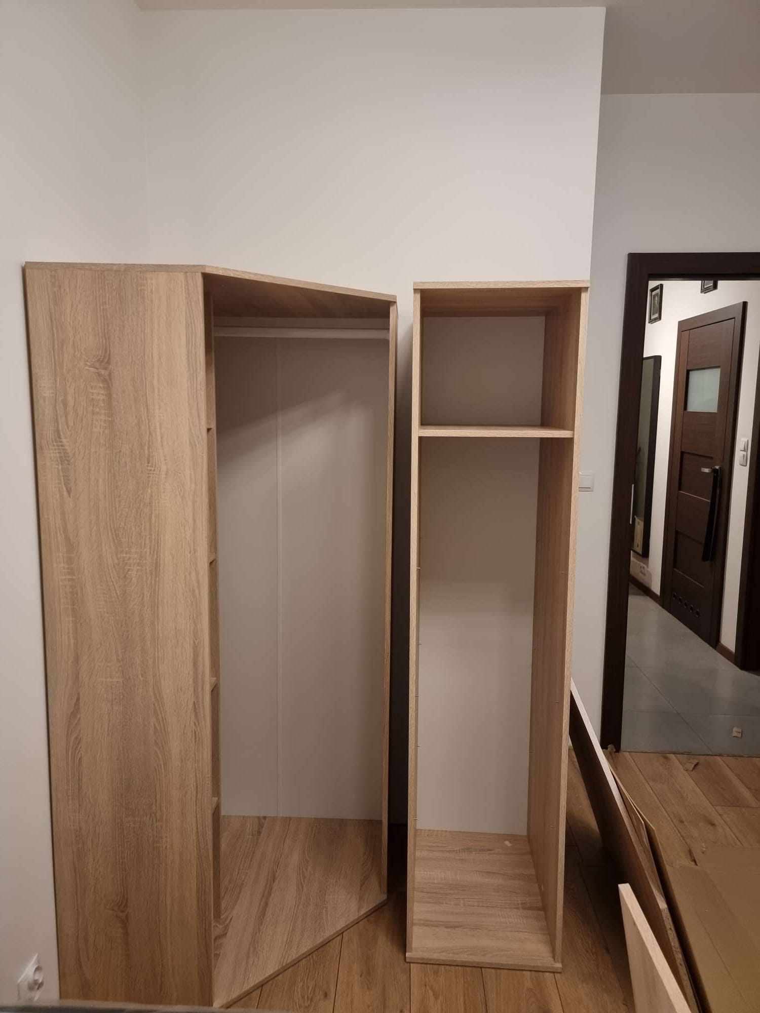 Rzeczywistość - meble z ogromną różnicą głębokości